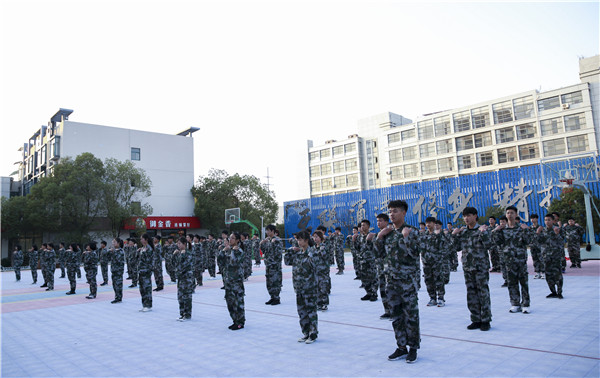  2019级秋季新生职业素养拓展训练会操表演暨总结表彰大会圆满结束