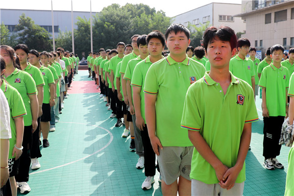 新生力量 向上成长|南京新华2023年秋季新生军事拓展训练暨国防主题教育系列活动开训仪式正式启动